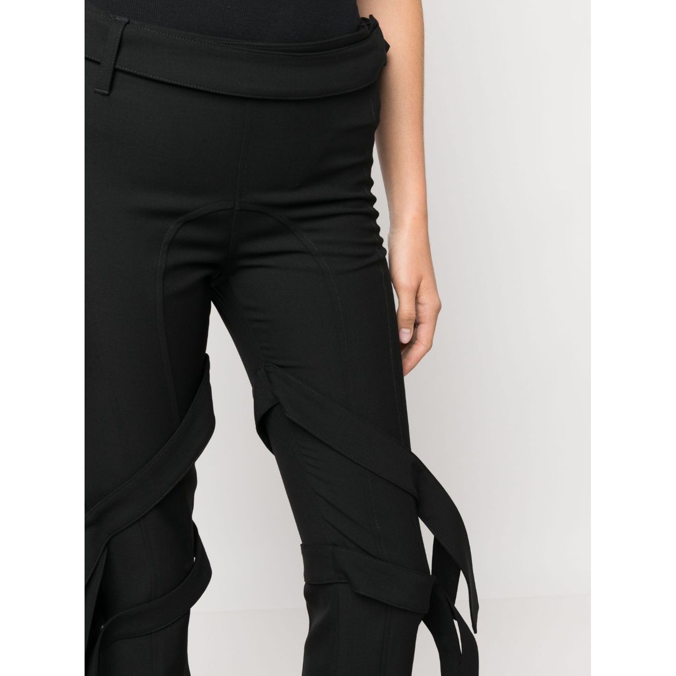 Front view with bag zipped and handles upright.