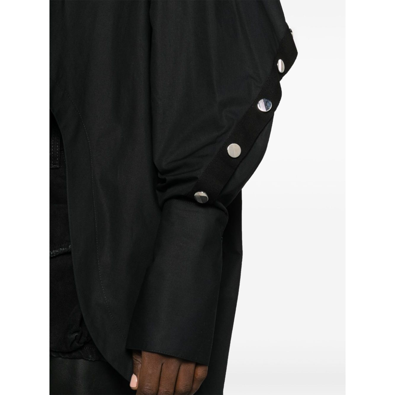 Front view with bag zipped and handles upright.