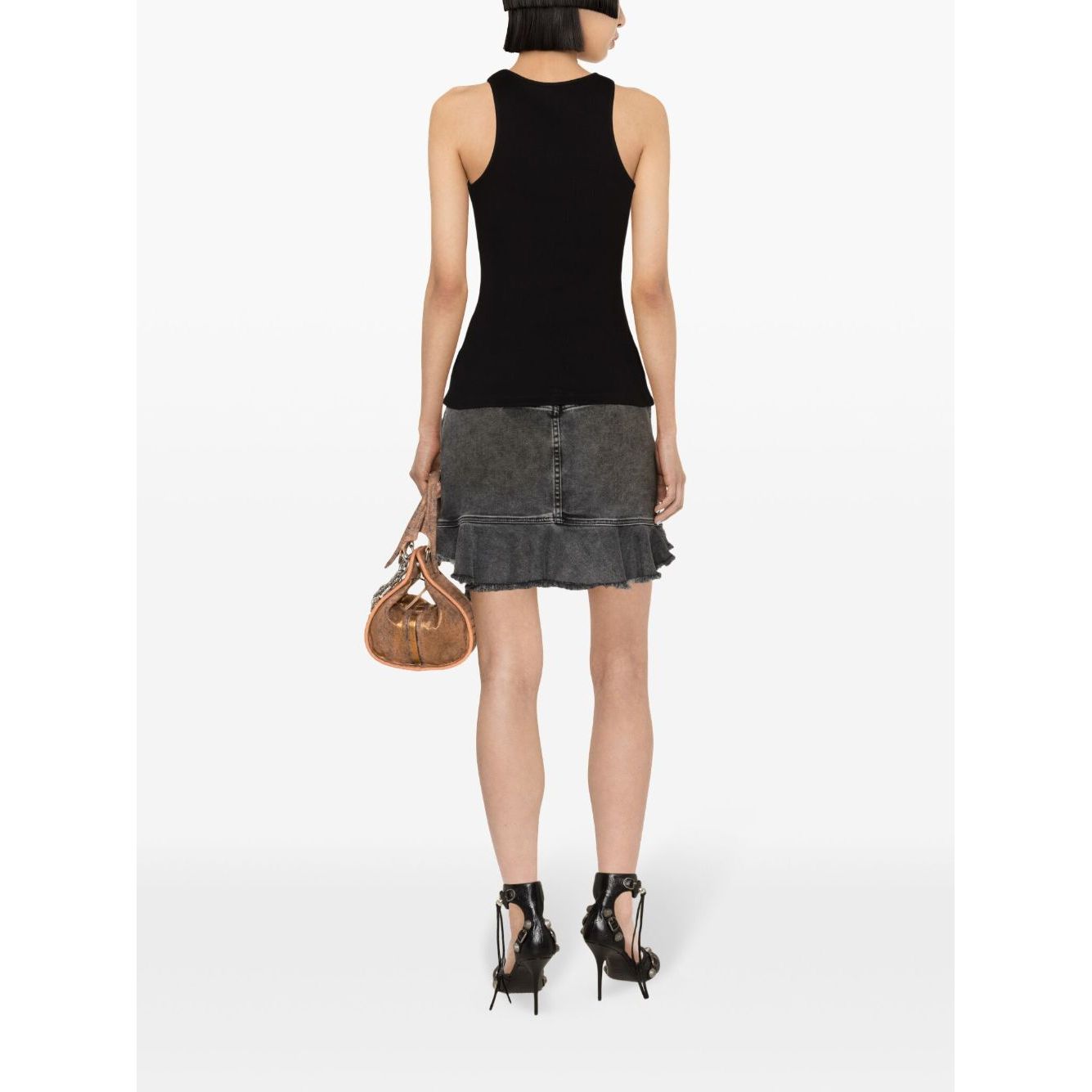 Front view with bag zipped and handles upright.