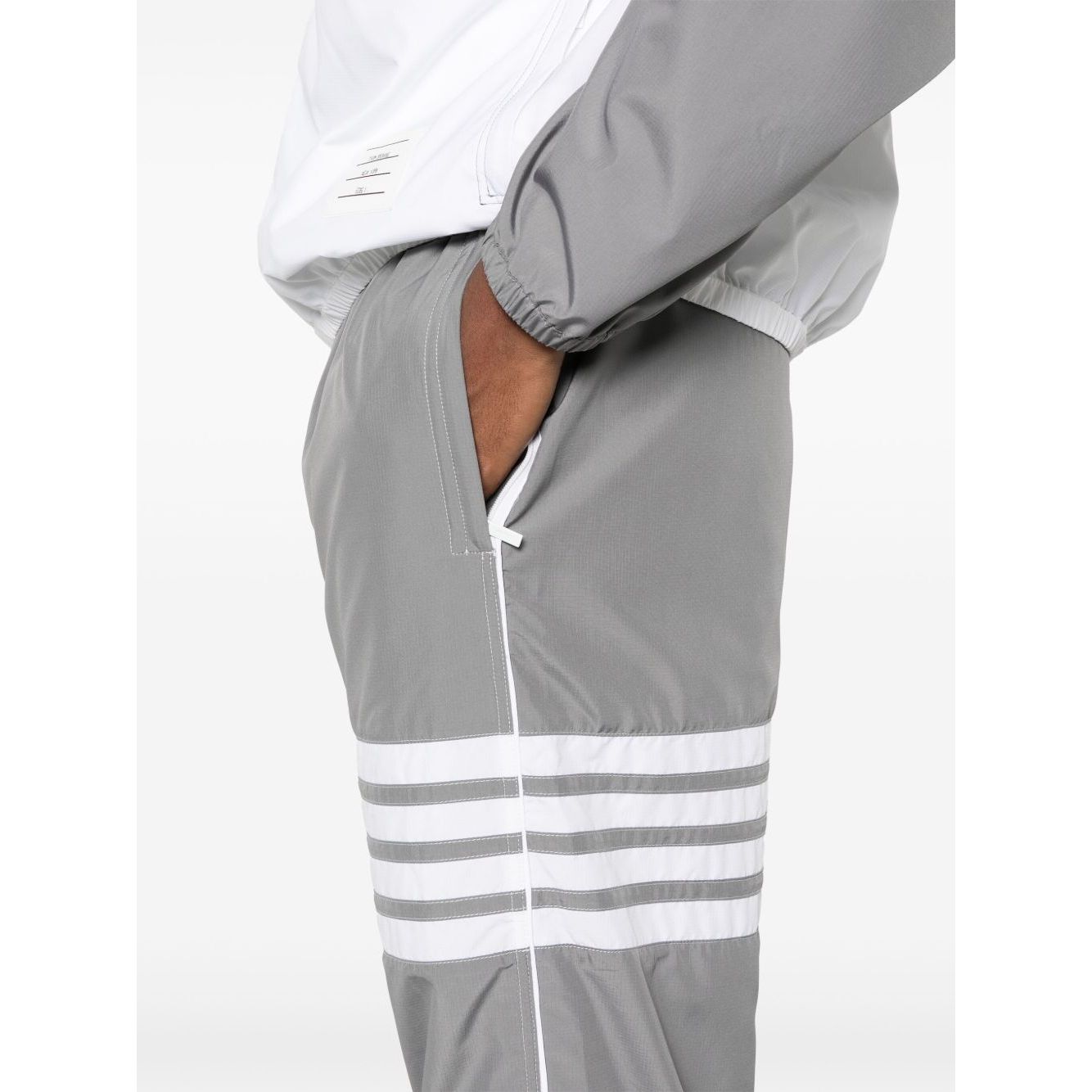 Front view with bag zipped and handles upright.