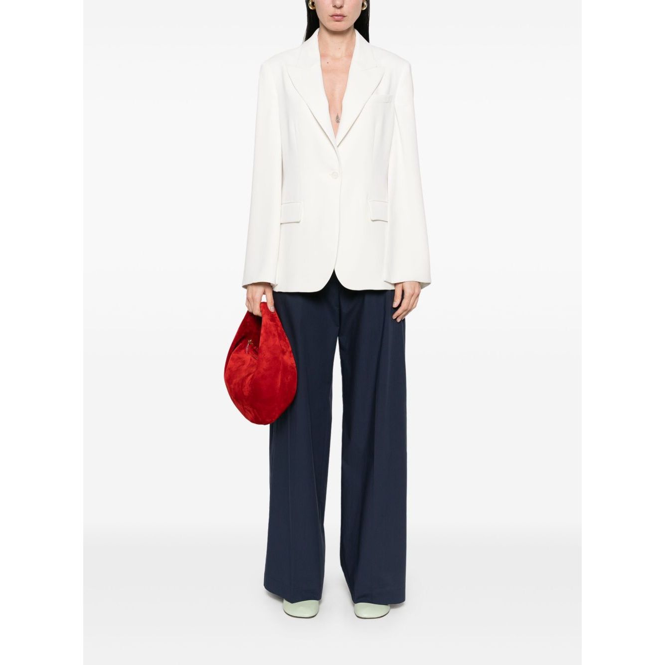 Front view with bag zipped and handles upright.