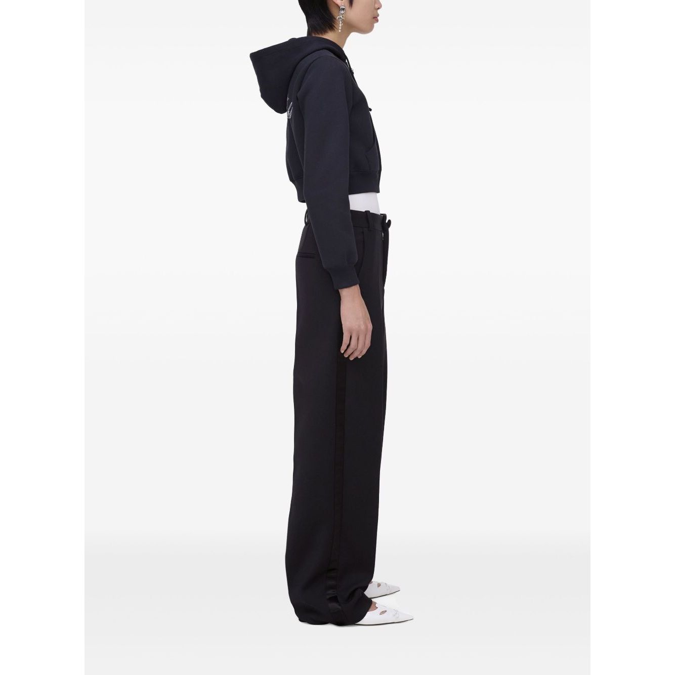 Front view with bag zipped and handles upright.