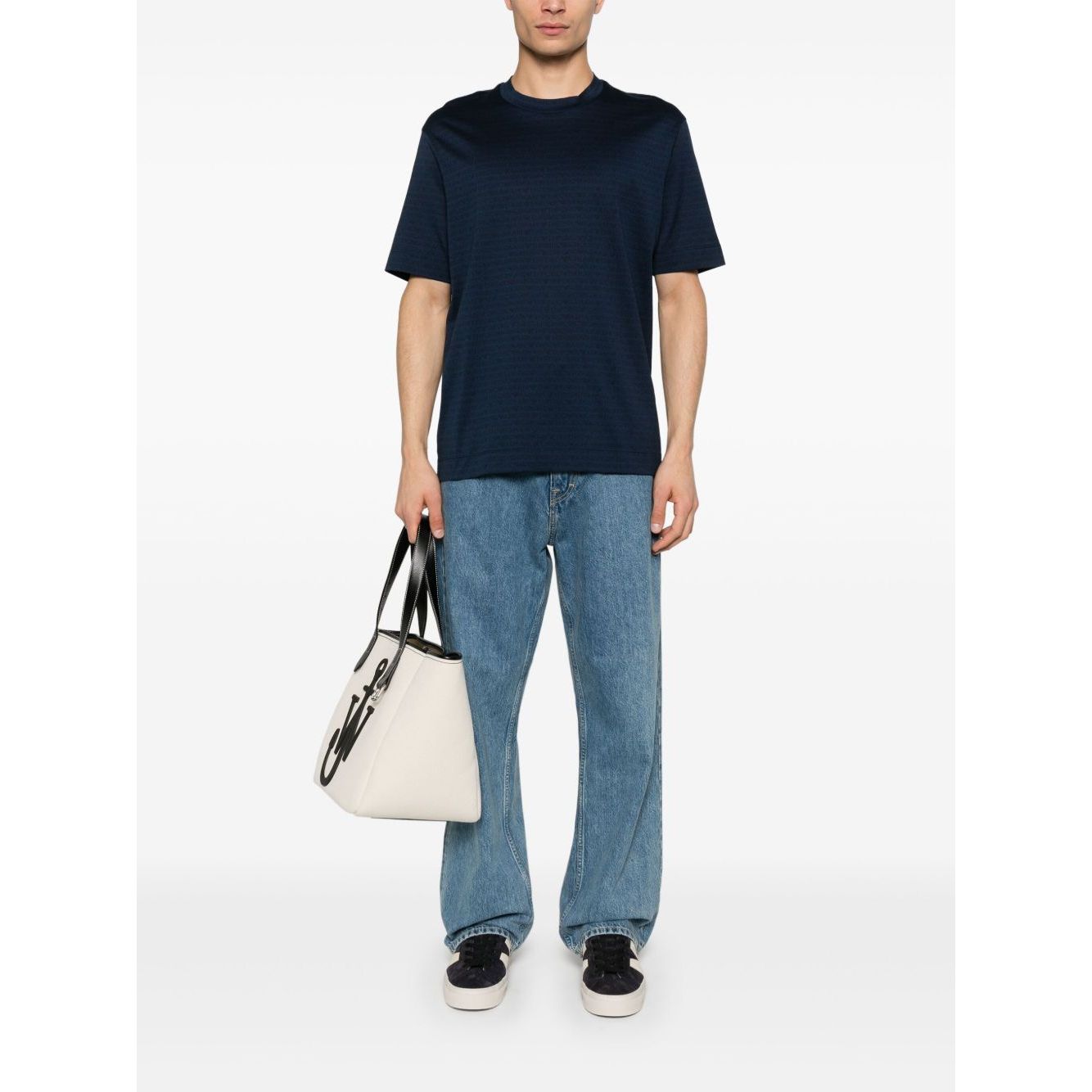 Front view with bag zipped and handles upright.