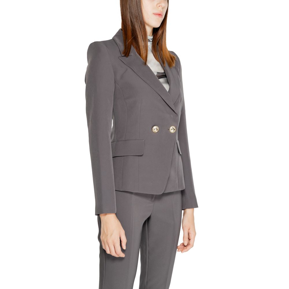 Front view with bag zipped and handles upright.