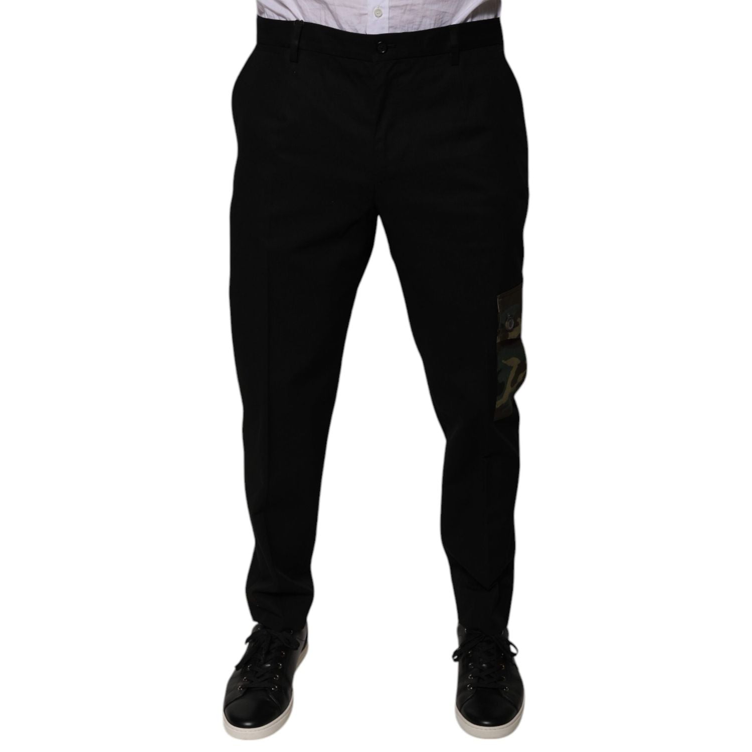 Front view with bag zipped and handles upright.