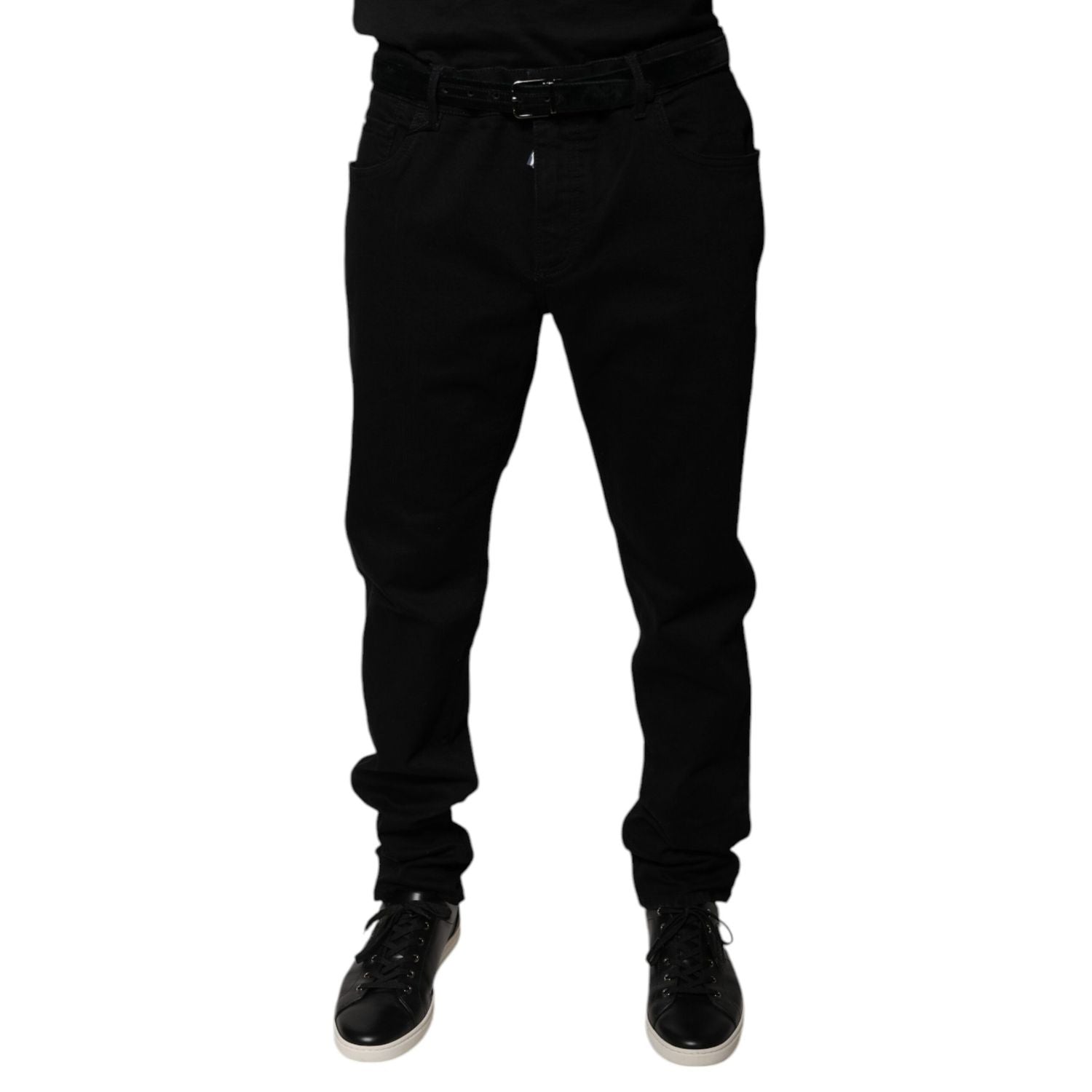 Front view with bag zipped and handles upright.