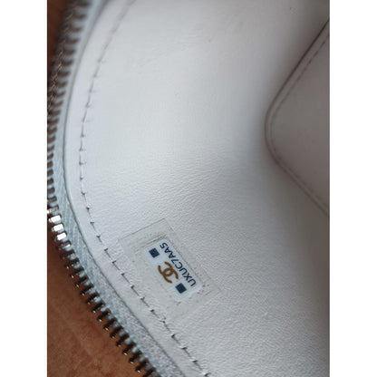 Chanel White Matelasse Lambskin Gold Chain Shoulder Vanity Mirror