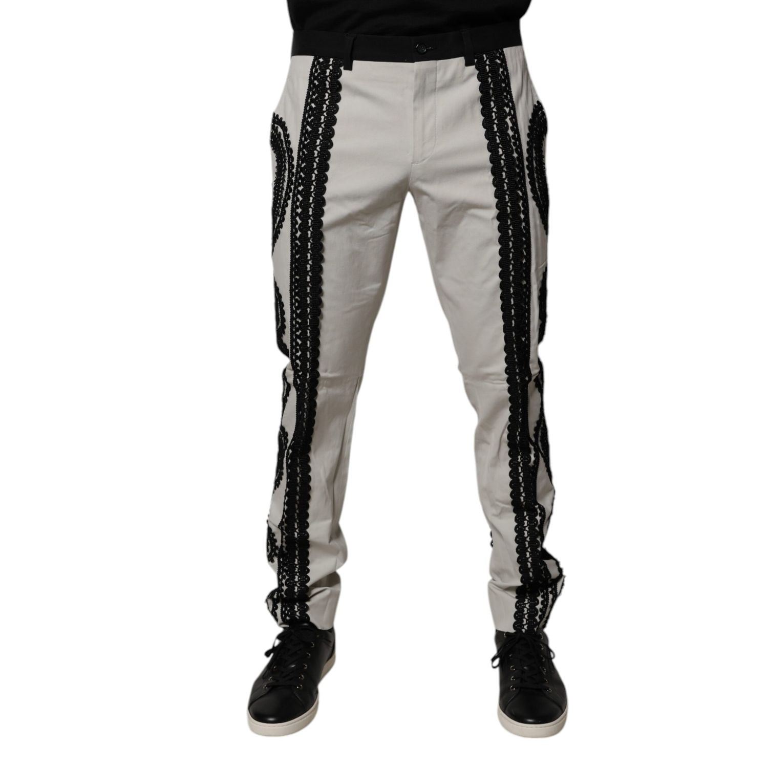 Front view with bag zipped and handles upright.