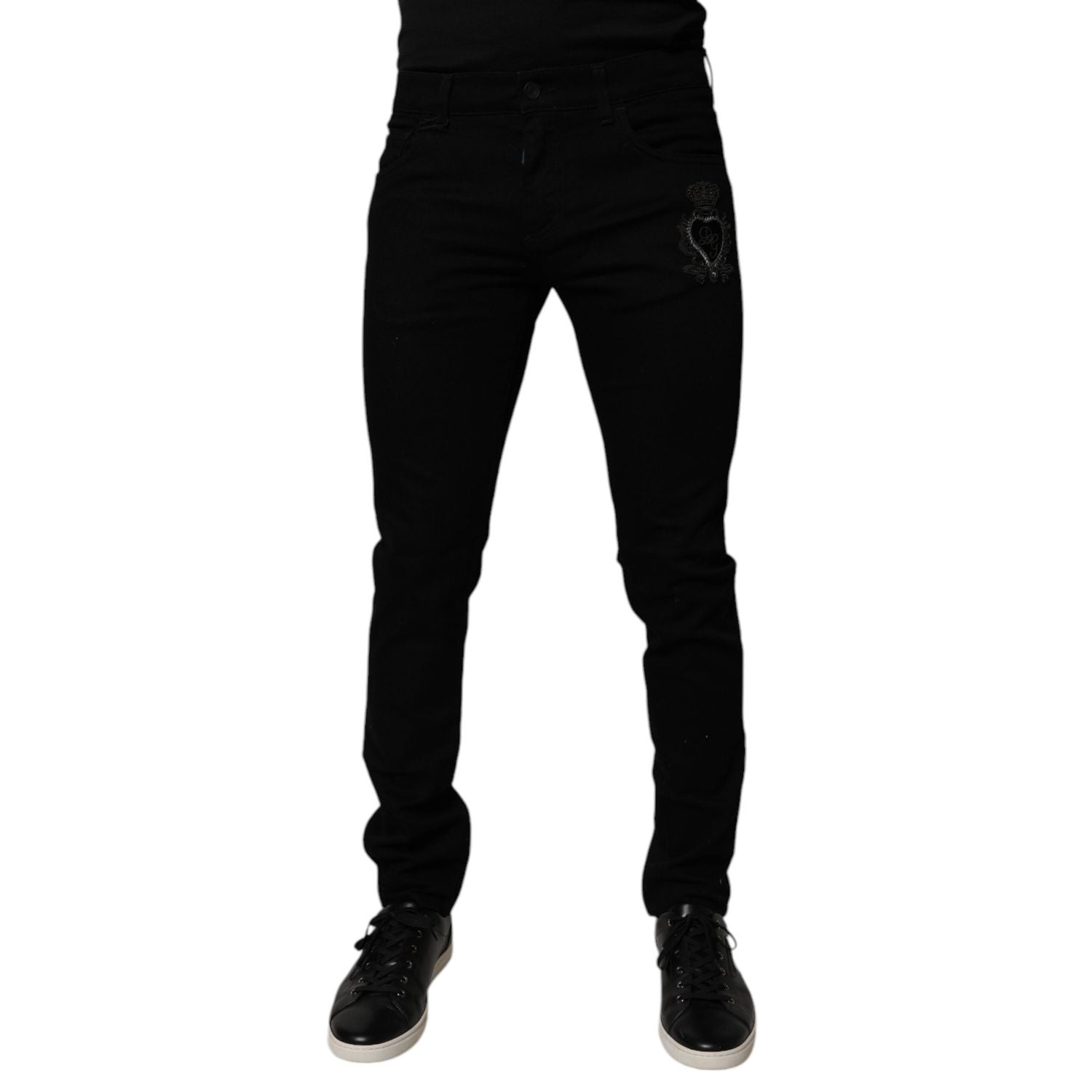 Front view with bag zipped and handles upright.