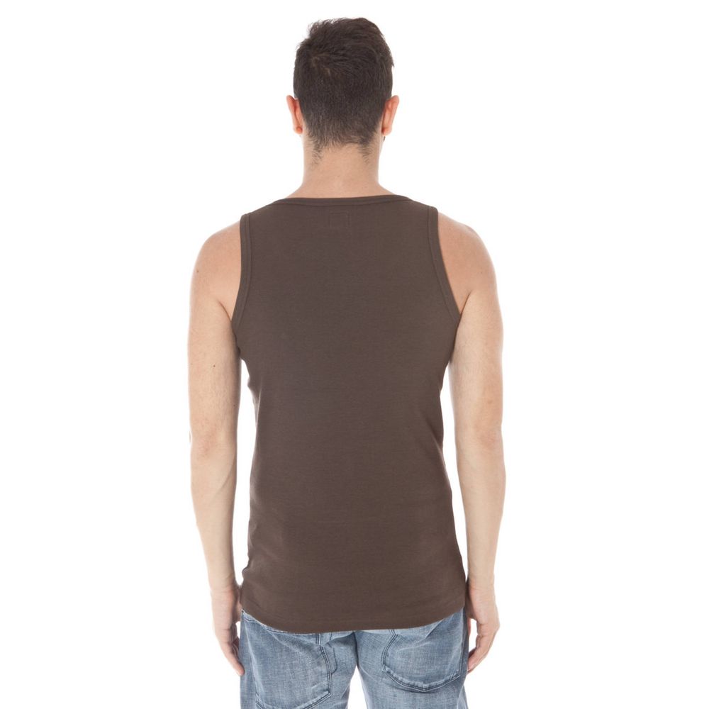 Front view with bag zipped and handles upright.