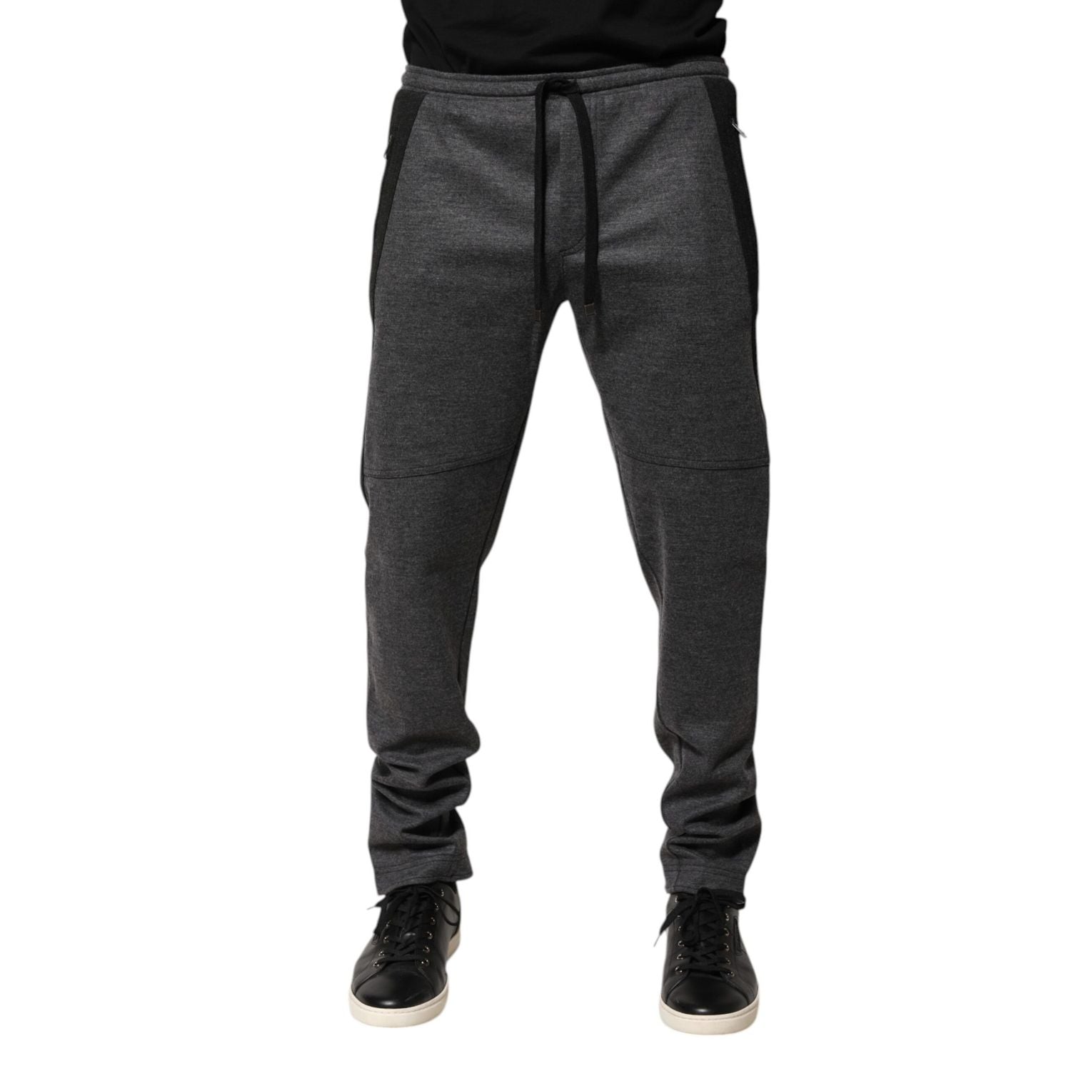 Front view with bag zipped and handles upright.