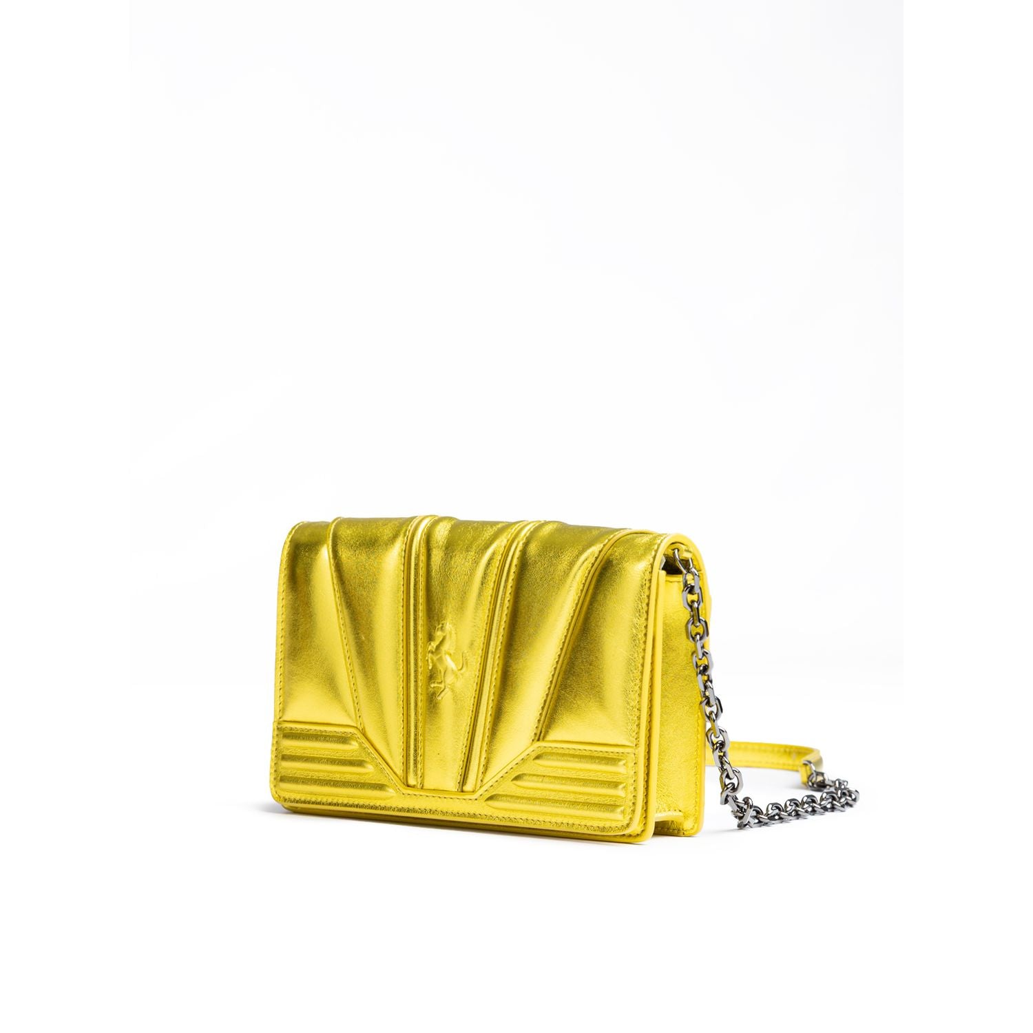 Front view with bag zipped and handles upright.