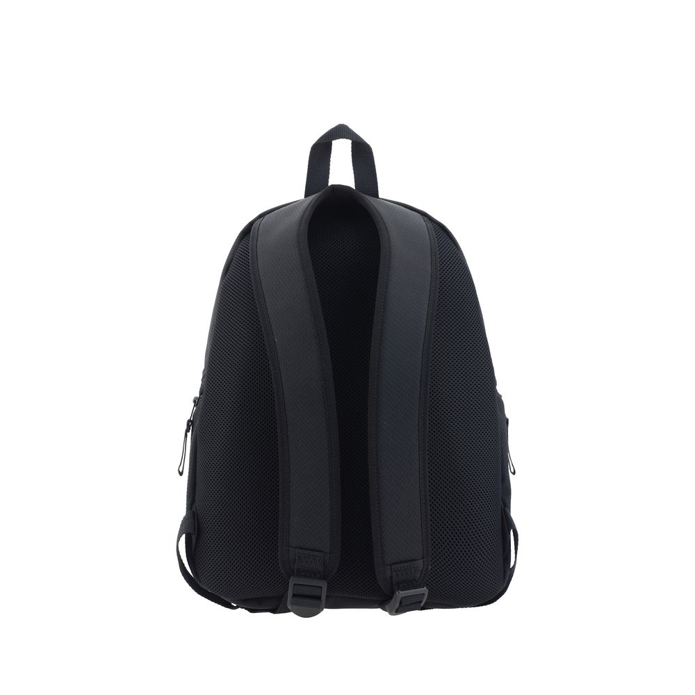 Front view with bag zipped and handles upright.