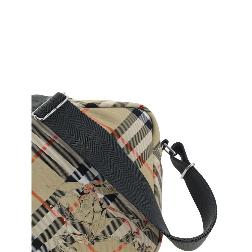Front view with bag zipped and handles upright.