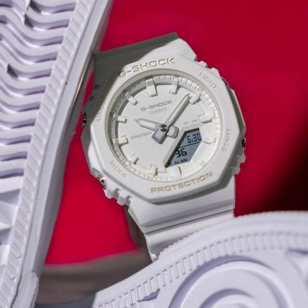 CASIO G-SHOCK Mod. OAK COMPACT - TONE ON TONE SERIE WHITE wristwatch with resin case and strap, water resistant to 20 ATM
