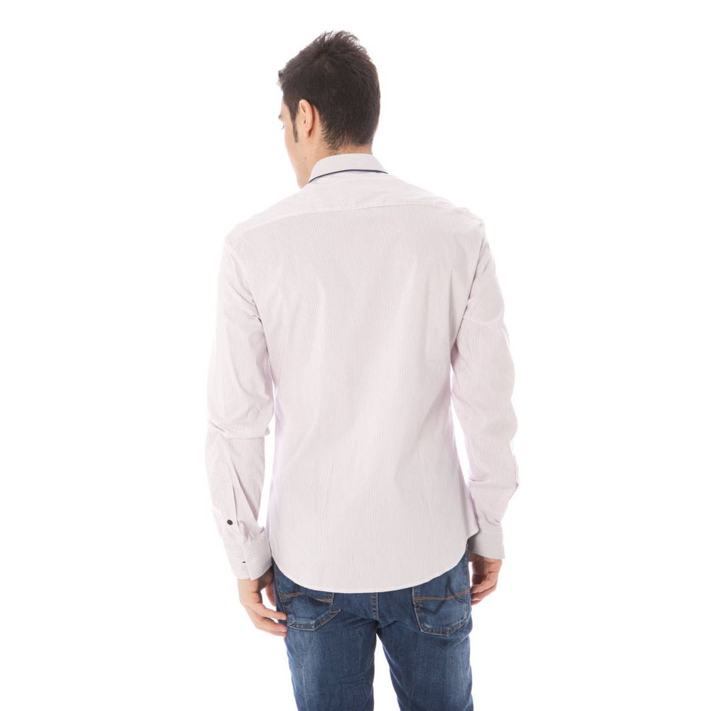 Front view with bag zipped and handles upright.
