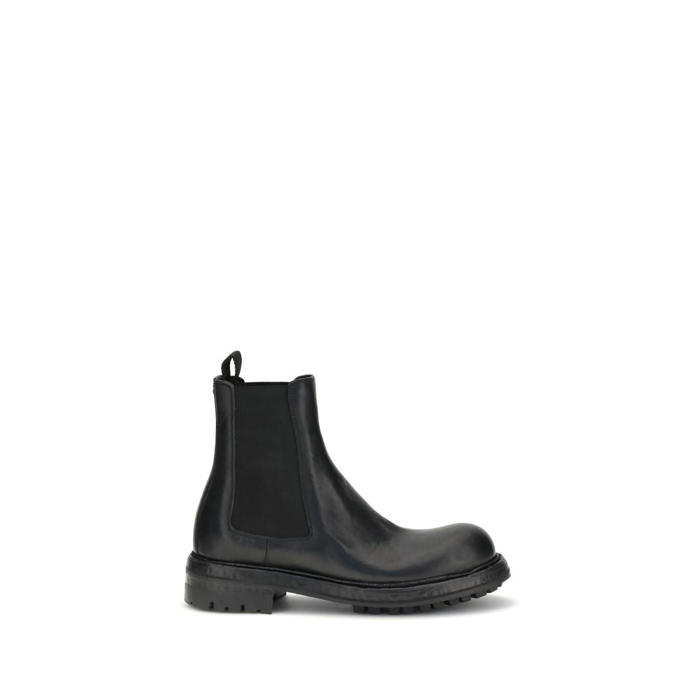 Dolce & Gabbana Black Calf Leather Bos Taurus Chelsea Boots with clean lines and Bernini base, showcasing elegance and versatility.