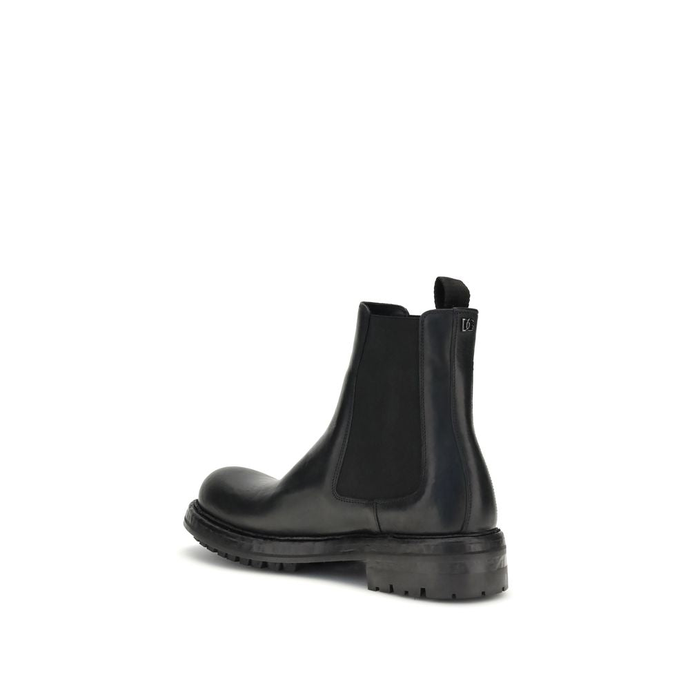 Dolce & Gabbana Black Calf Leather Bos Taurus Chelsea Boots showcasing side view with Bernini base and TPU leather sole.