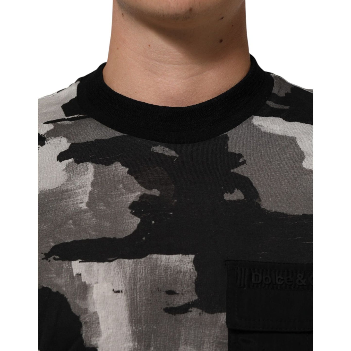 Dolce & Gabbana Multicolor Camouflage Men Short Sleeves T-shirt with crew neck detail in premium cotton.