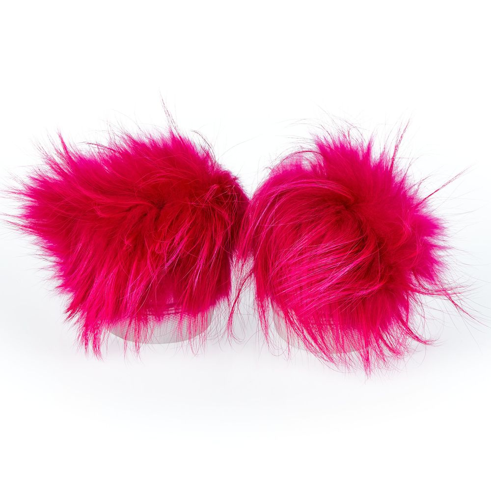 Bright pink pompon detail on Mr&Mrs Italy White Lamb Leather Women Sneaker with fur embellishment.