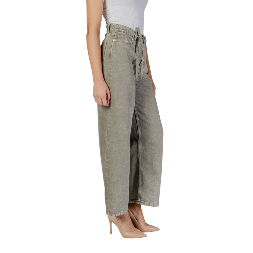 Only Green Cotton Bootcut Jean for women, Fall/Winter collection, 100% cotton material, side view with bootcut fit.