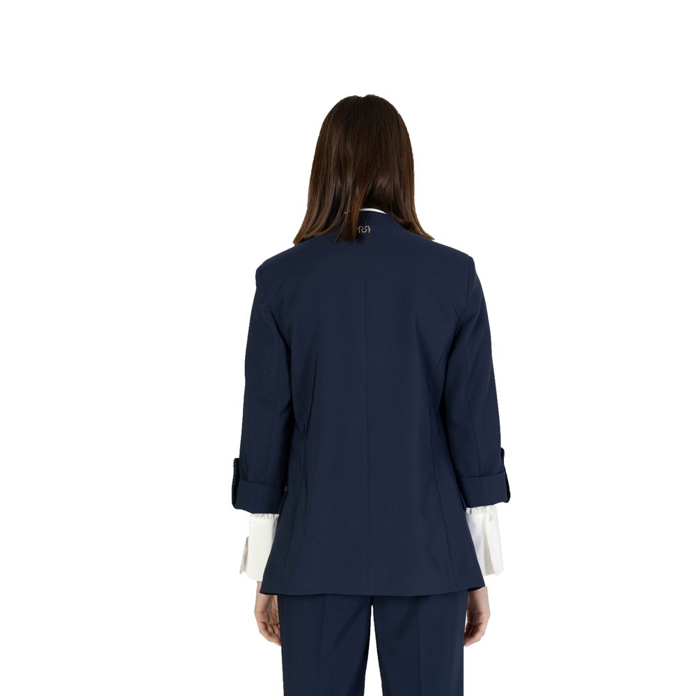 Front view with bag zipped and handles upright.