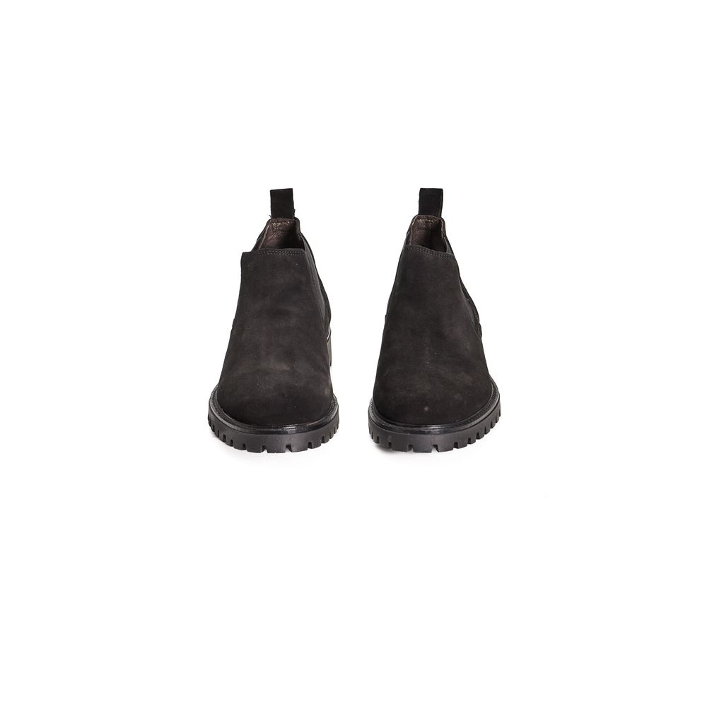 Front view of Roberto Pepe Luxury Black Calfskin Men Boot with elastic detail and rubber sole for style and comfort