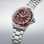 SEIKO PROSPEX Mod. SAMURAI Automatic Diver's 200 with stainless steel bracelet and red and white watch face.