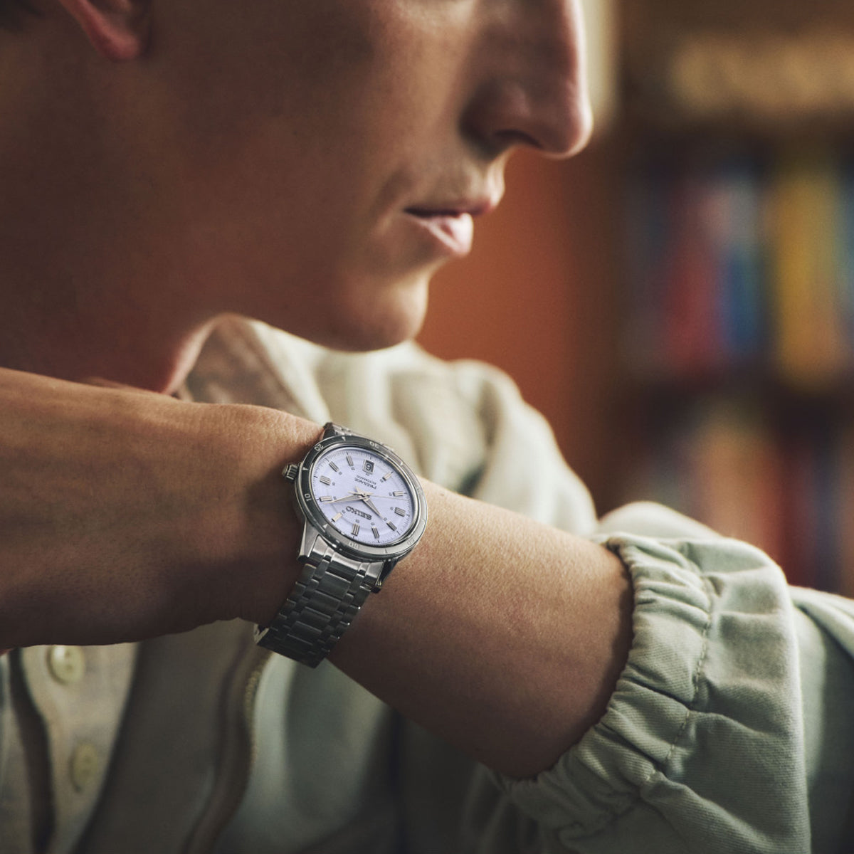 Man wearing SEIKO PRESAGE MOD. STYLE '60 Automatic watch, showcasing its elegant design and classic style.