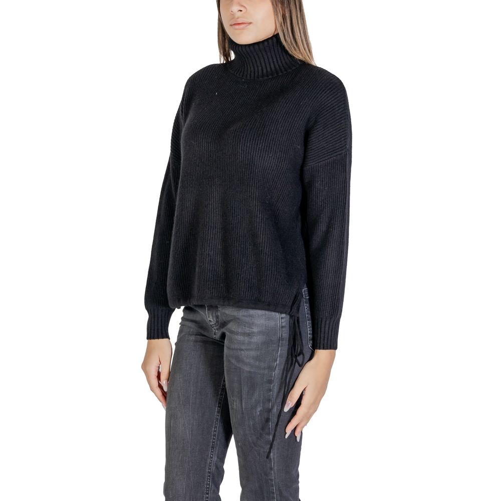 Woman wearing Sandro Ferrone Black Viscose Turtleneck with ribbed knitting and long sleeves.