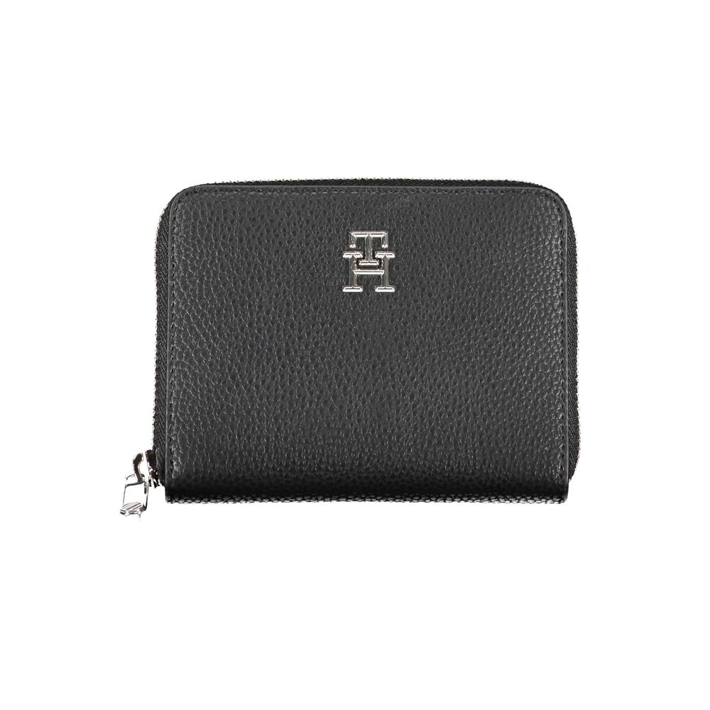 Front view with bag zipped and handles upright.