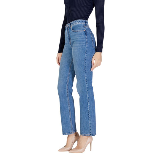 Alt Tag: Vero Moda Light Blue Cotton Mom Jean for women, featuring 79% cotton and 20% recycled cotton, perfect for fall winter collection.